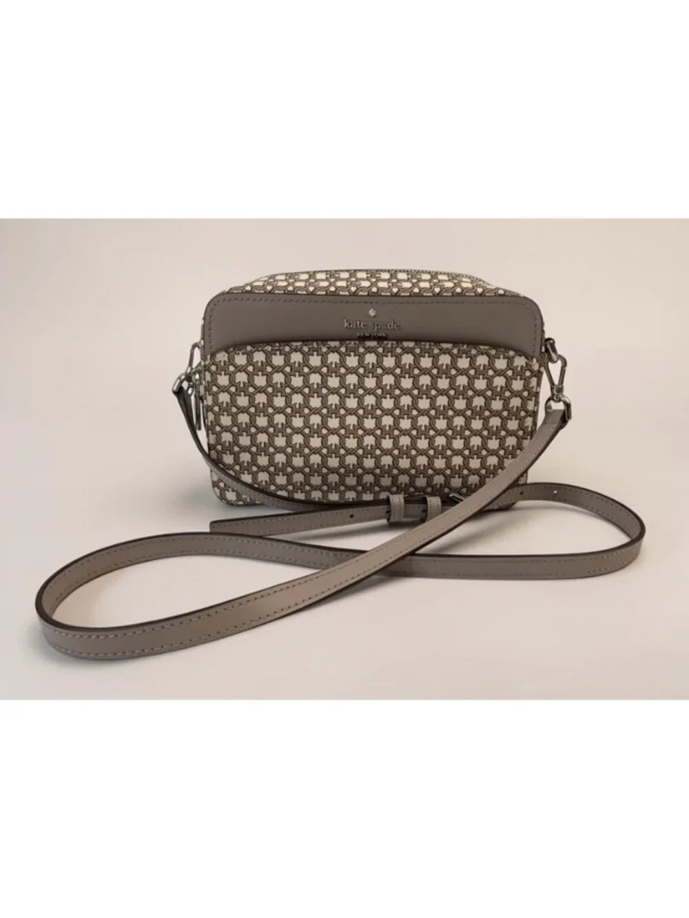 Kate Spade New York Crossbody Gray/Beige Camera Bag - Picture 3 of 15